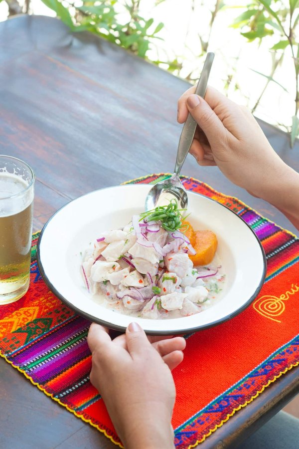 ¿Cuál es la mejor técnica para preparar un ceviche de camarón fresco?